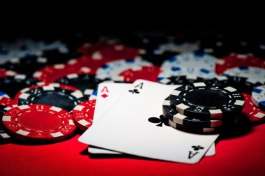 Live Texas Poker table on scater4d mobile app showing dealer and community cards